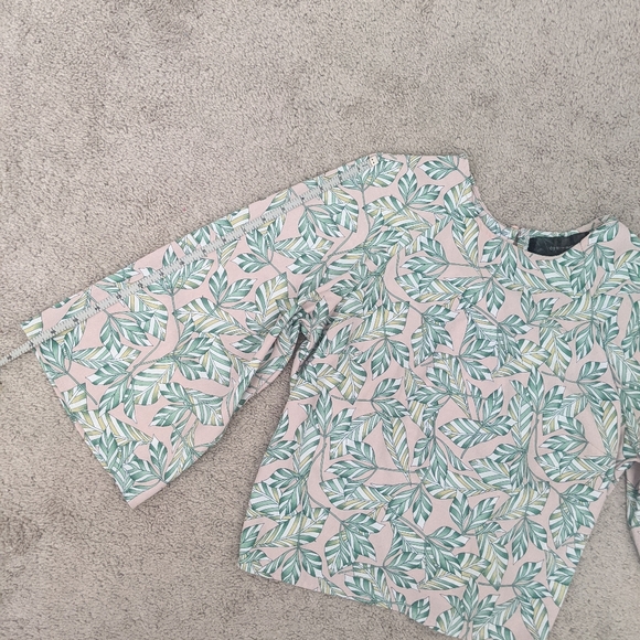 3/$30 CODEXMODE Nordstrom Pink Palm Leaf Blouse - Picture 7 of 7